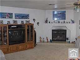 Huge Family w/ fireplace