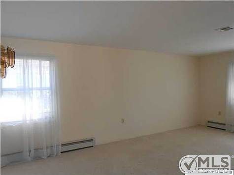5th image of 67 Pulaski Blvd