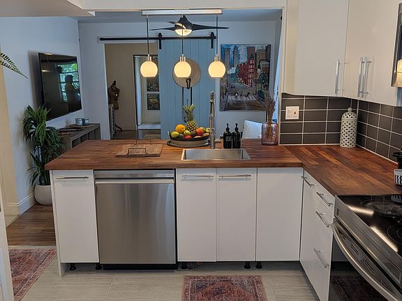 2nd image of 860 SE 6th Avenue #212