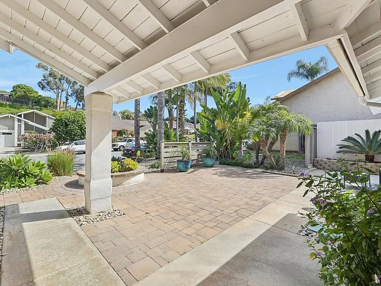 1767 Woodbine Pl — Photo 3