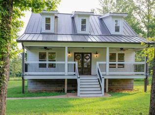 3425 Toms Creek Rd, Linden, TN 37096