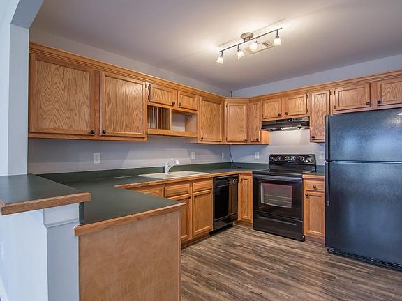 4th image of 95 Hood Park Dr