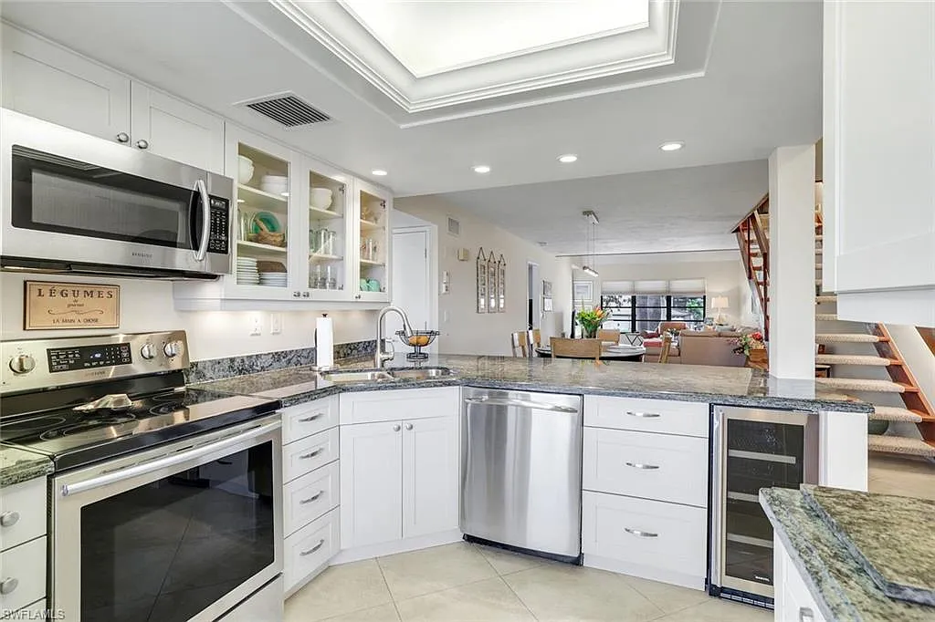 3 bed, 3.0 bath, 1500 sqft, $6,200 — Photo 4