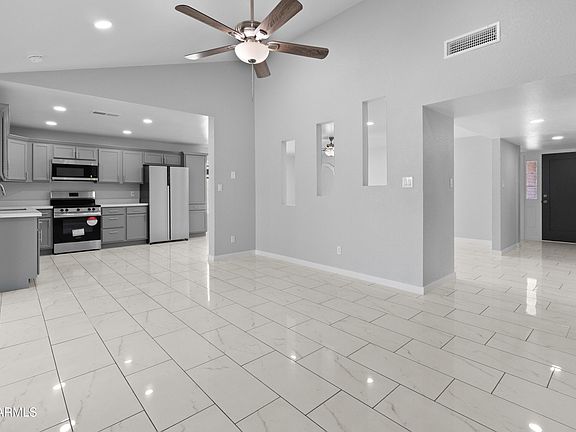3rd image of 6332 W SUNNYSLOPE Lane