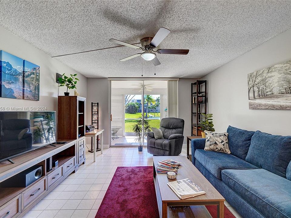 1st image of 206 SE 10th St APT 105