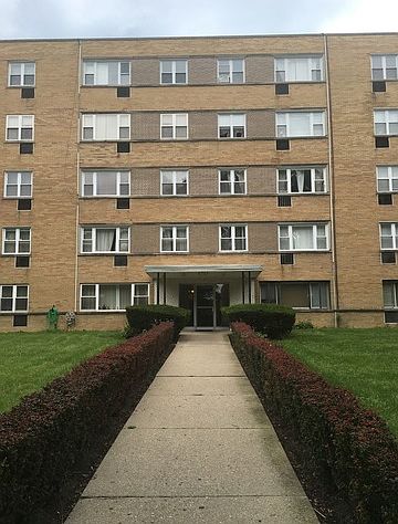 1st image of 6161 N Hoyne Ave APT 114