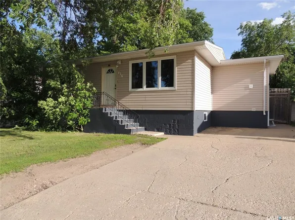 826 Albert STREET, Estevan, SK S4A 1S1