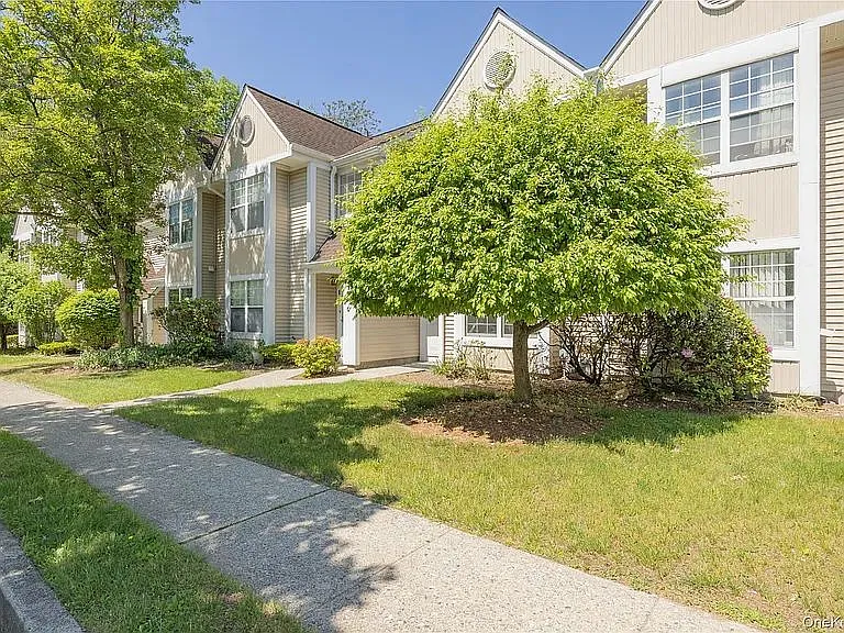 25 Creekside Cir #1 — Photo 2
