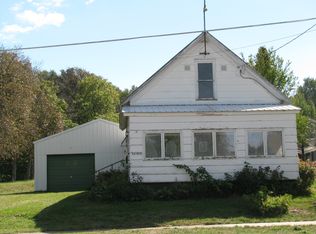 21979 E Everett St, Grand Marais, MI 49839
