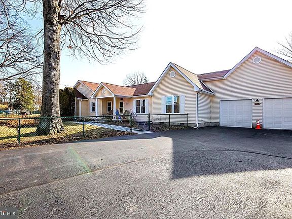 4th image of 7567 Beach Dr