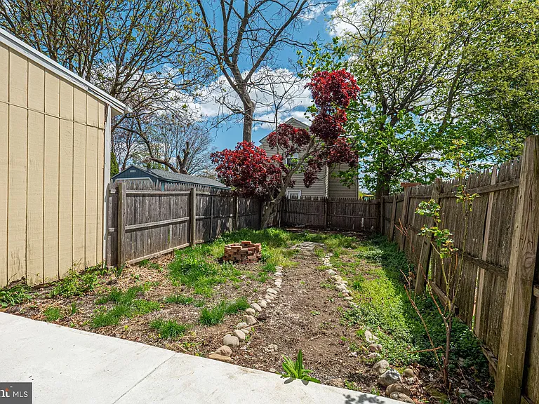 521 Maple Ave — Photo 22