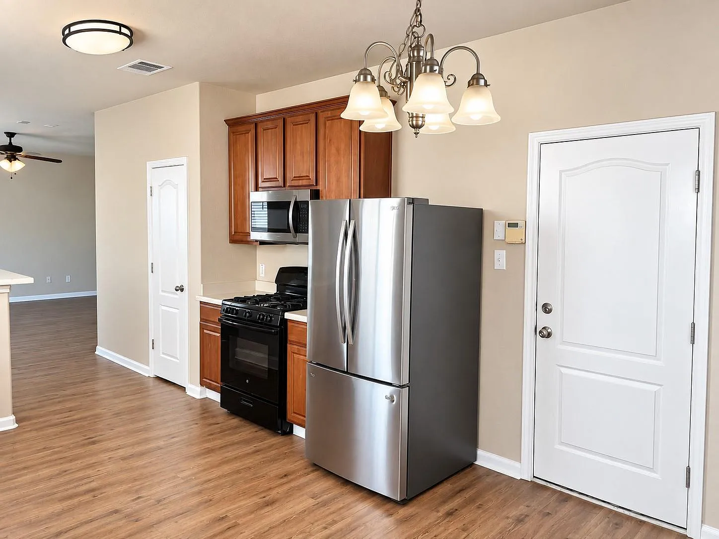 4 bed, 2.5 bath, 2277 sqft, $2,100 — Photo 4