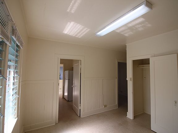 3rd image of 1076-1084 Karratti Ln #1084B