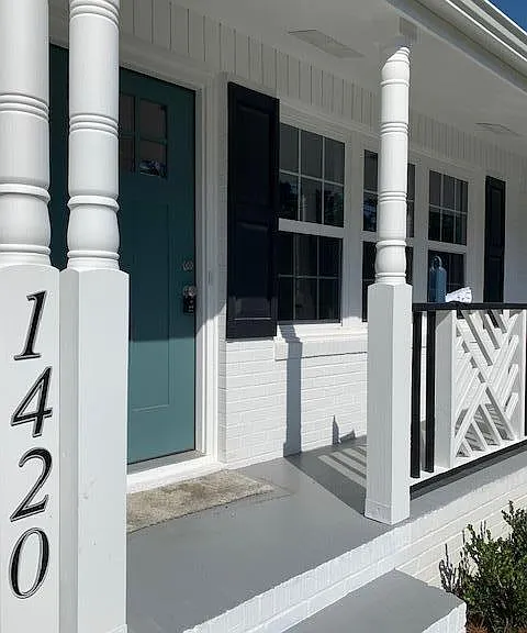 1420 Central Dr — Photo 2