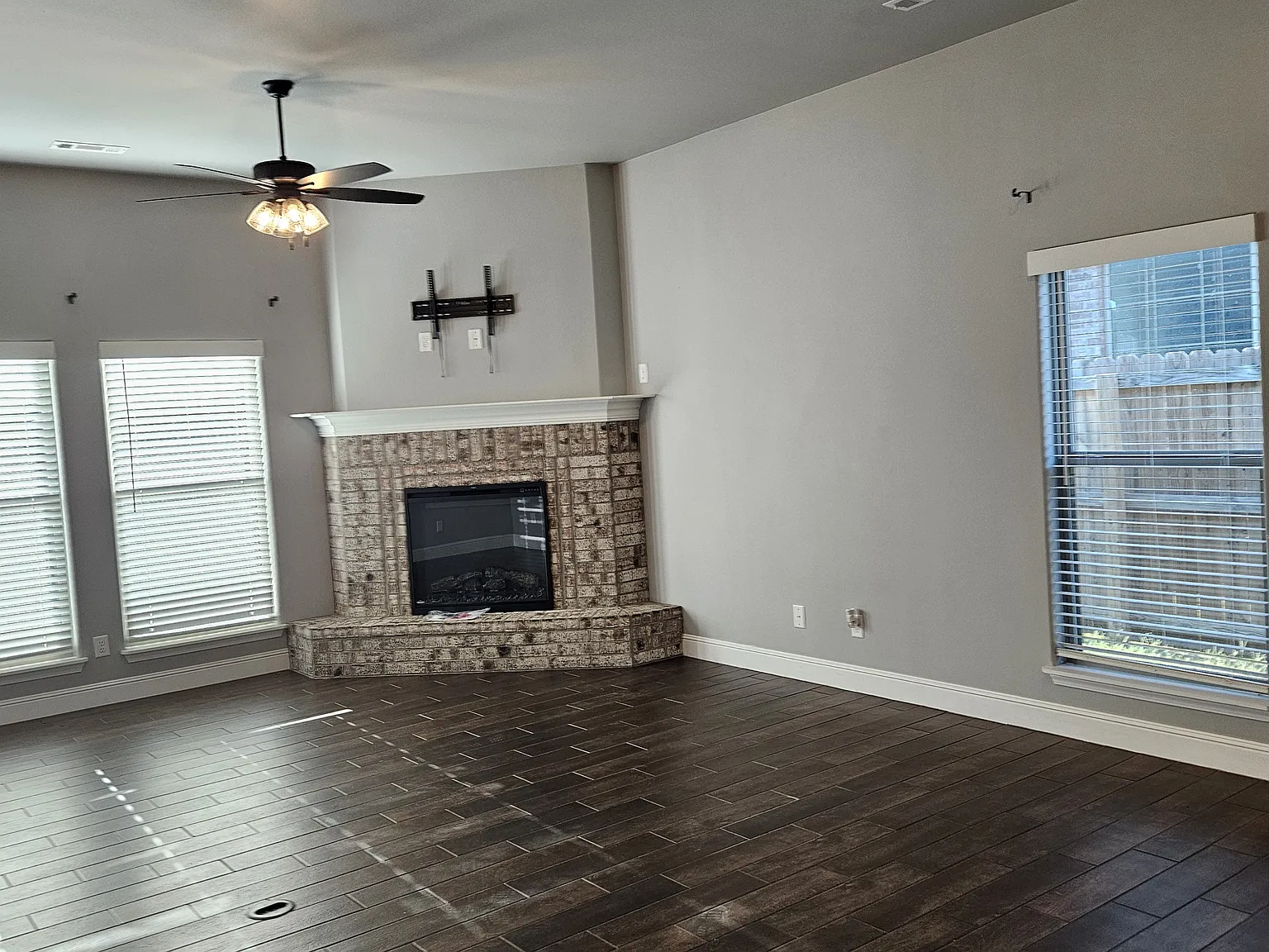 3 bed, 1799 sqft, $1,950 — Photo 2