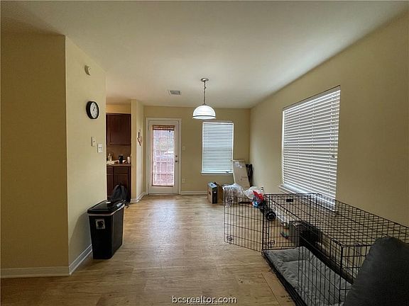 4th image of 513 Nelson Ln