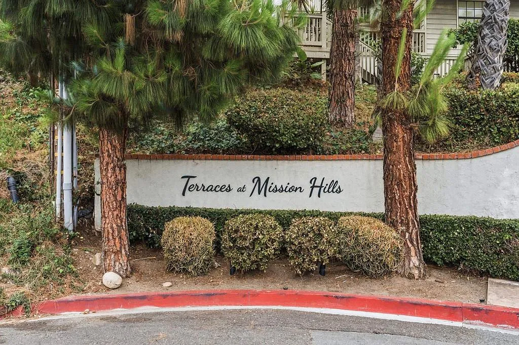 2 bed, 832 sqft, $3,250 — Photo 1