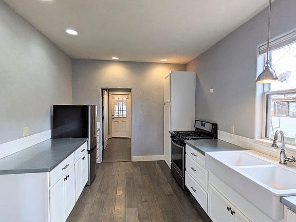 4th image of 319 Bauer Ave