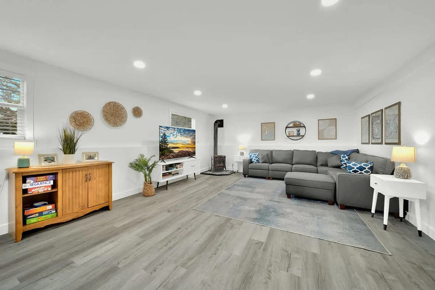 5 bed, 2.0 bath, 2992 sqft, $7,446 — Photo 4