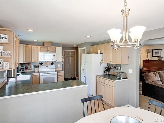 4th image of 9605 6th St SE