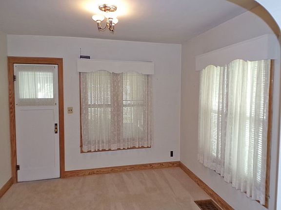 3rd image of 204 S 10th St
