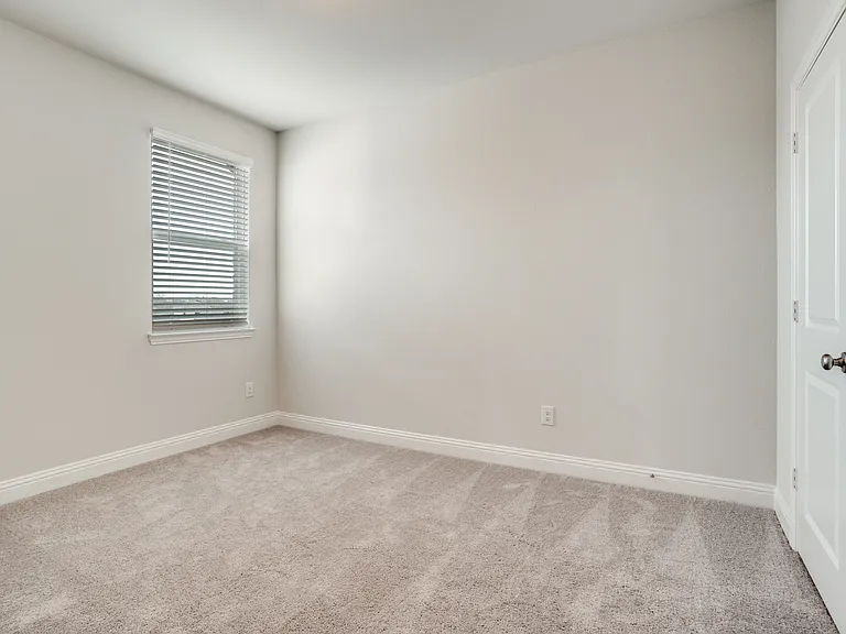 810 Sicily Blvd — Photo 11