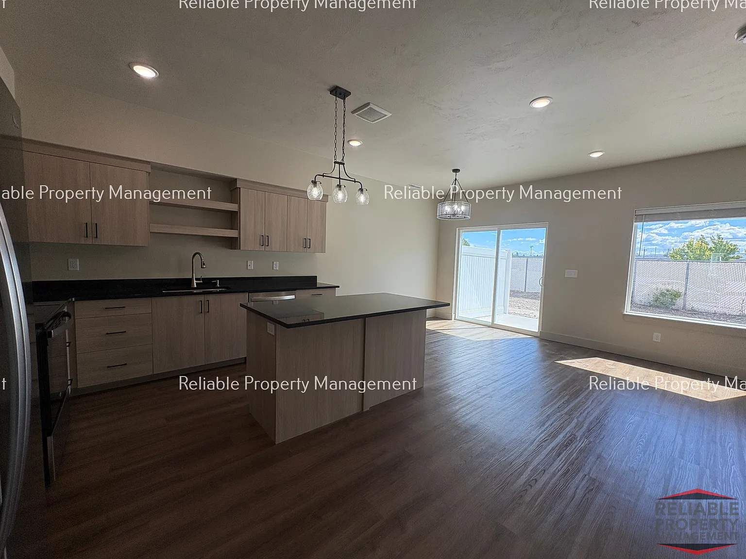 3 bed, 2.5 bath, 1417 sqft, $1,695 — Photo 4