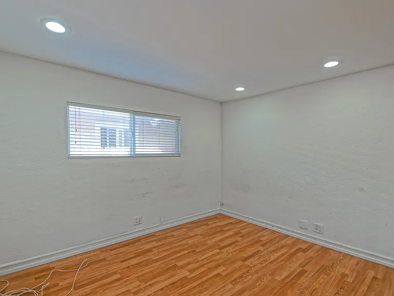 4541 W 172nd St #1A — Photo 11