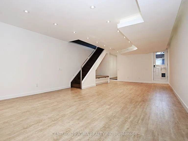 10 Palmerston Ave — Photo 36