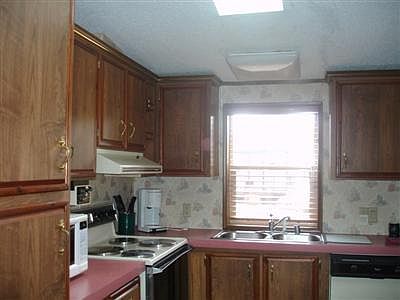 4th image of 54593 Park Ln
