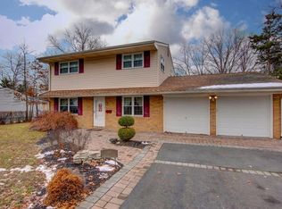 48 Sand Hills Rd, Kendall Park, NJ 08824
