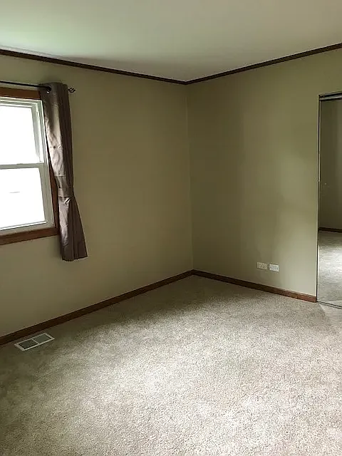 3 bed, 1085 sqft, $2,400 — Photo 4