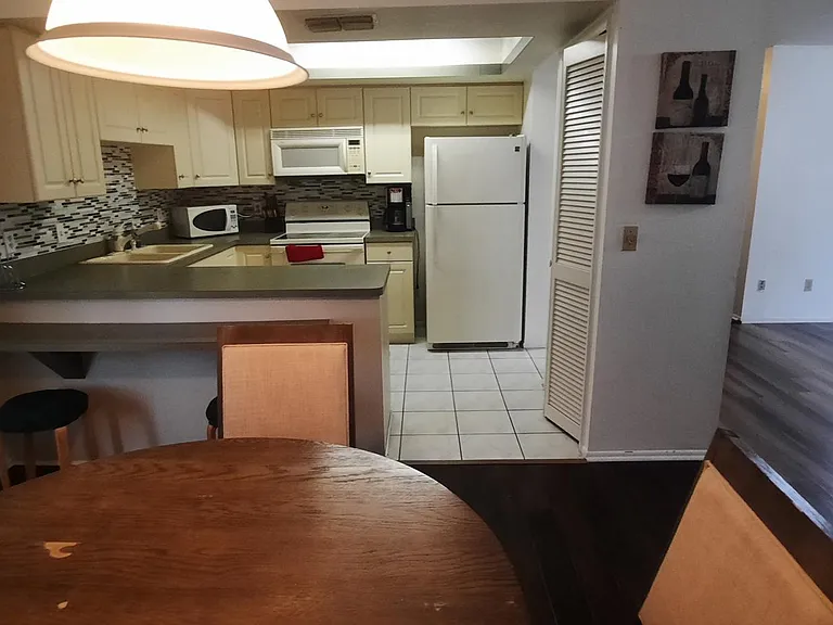 1004 SE 8th St #2 — Photo 31