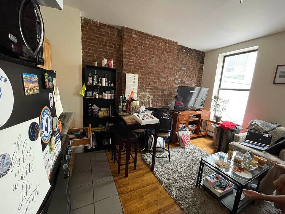 1st image of 449 W 37th St APT 2RW