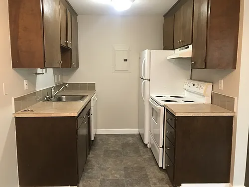 527 Summit Ave E Photo 1
