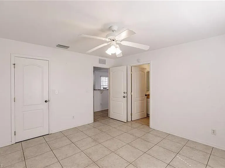1627 NE 7th Pl — Photo 19