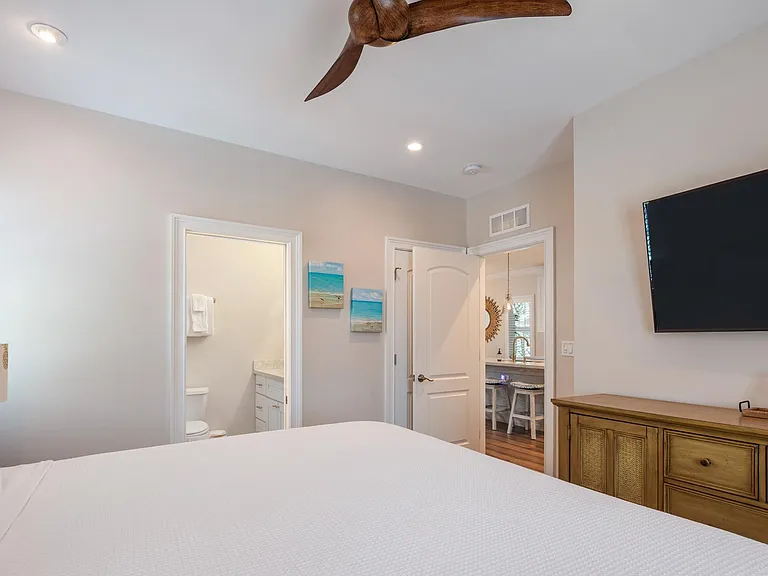 Queen bedroom alt. view