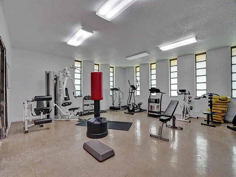 5041 W Oakland Park Blvd #111 — Photo 12