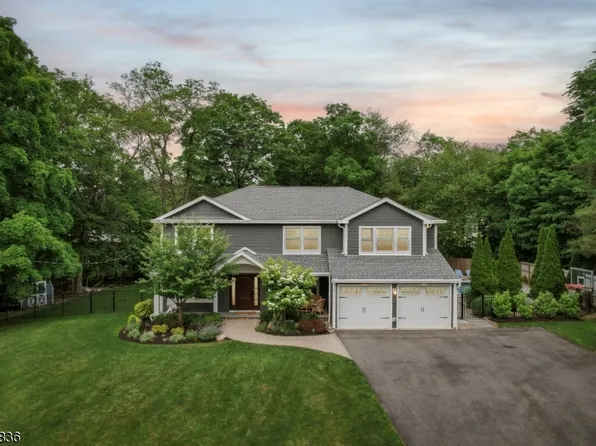 8 Hopi Ct, Oakland Boro, NJ 07436