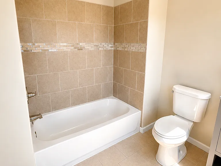 379 Hawthorne Ave #3 — Photo 7