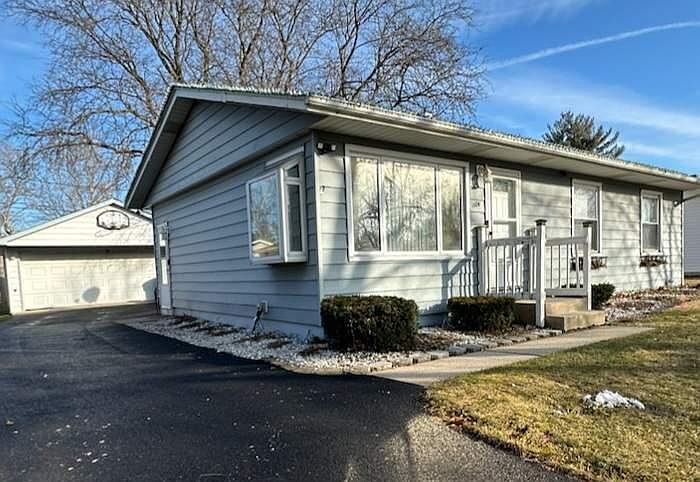 1st image of 1104 Coral Dr