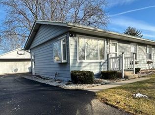 1104 Coral Dr, Lockport, IL 60441