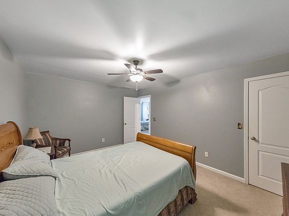 4th image of 179 Holbrook Dr
