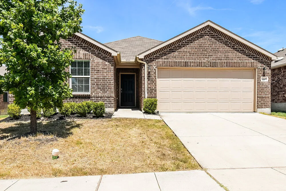 3 bed, 2.0 bath, 1624 sqft, $2,095 — Photo 1