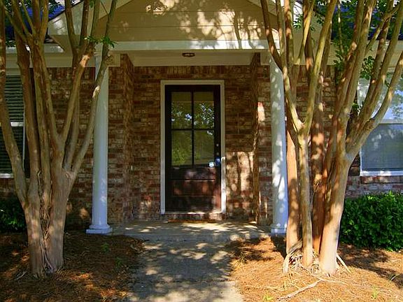 3rd image of 146 Basswood Cir