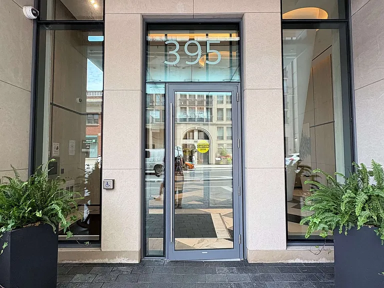 395 Bloor St E #2101 — Photo 1