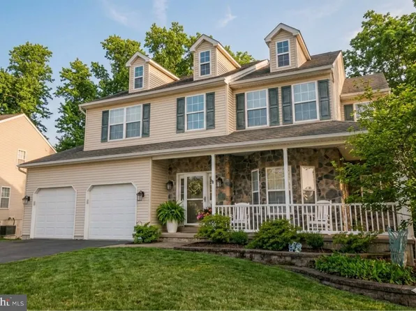 1117 Sun Valley Dr, Royersford, PA 19468