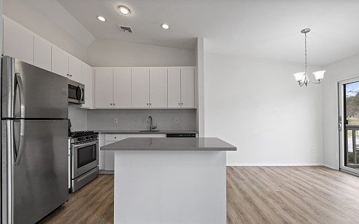 1st image of 1406 Spruce Hills Dr #1406