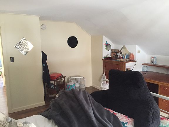 3rd image of 902 Stillwater Ave
