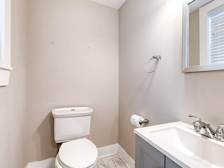 734 S Robinson St — Photo 14